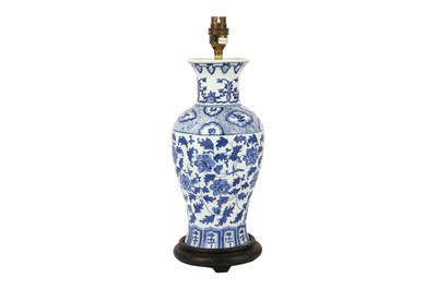 Lot 466 - A CHINESE BLUE AND WHITE VASE, 19TH CENTURY