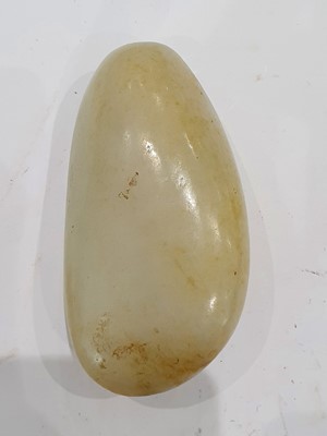 Lot 45 - A CHINESE NEPHRITE JADE PEBBLE SNUFF BOTTLE.