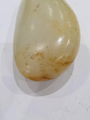 Lot 45 - A CHINESE NEPHRITE JADE PEBBLE SNUFF BOTTLE.