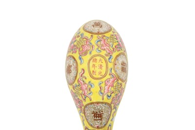 Lot 199 - AN IMPERIAL CHINESE FAMILLE ROSE SPOON.