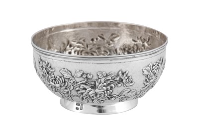Lot 215 - A late 19th century Chinese Export silver bowl, Canton circa 1890 retailed by Wang Hing