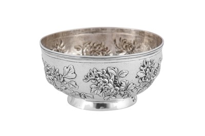 Lot 215 - A late 19th century Chinese Export silver bowl, Canton circa 1890 retailed by Wang Hing