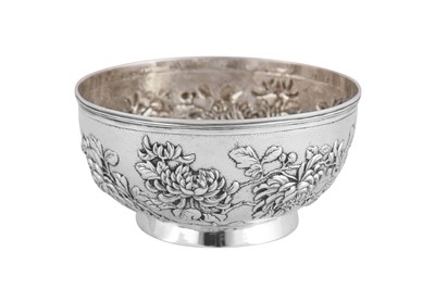 Lot 215 - A late 19th century Chinese Export silver bowl, Canton circa 1890 retailed by Wang Hing