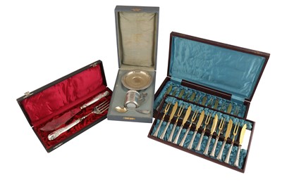 Lot 70 - A MIXED GROUP INCLUDING AN EARLY 20TH CENTURY GERMAN 800 STANDARD SILVER DEMITASSE CUP SET