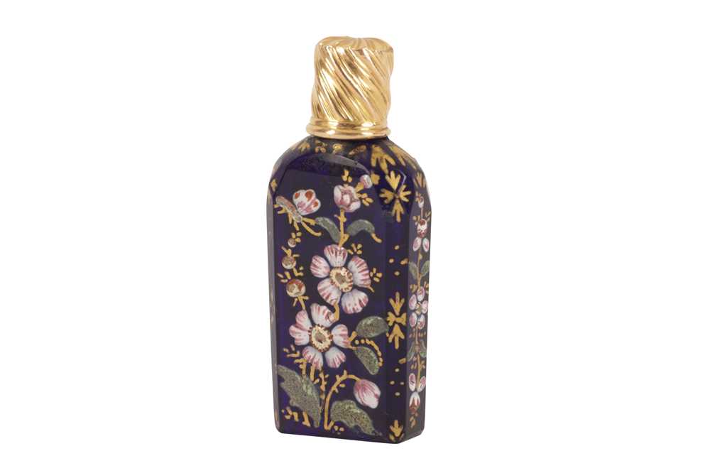Lot 91 - A LATE 18TH CENTURY ENAMELLED GLASS SCENT BOTTLE, CIRCA 1770
