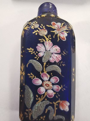 Lot 91 - A LATE 18TH CENTURY ENAMELLED GLASS SCENT BOTTLE, CIRCA 1770