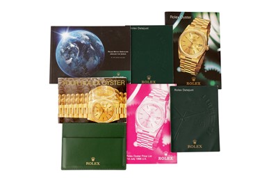Lot 83 - A GREEN ROLEX BOX WITH A ROLEX BOOKLET