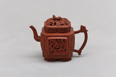 Lot 12 - A CHINESE YIXING ZISHA DOUBLE-WALLED TEAPOT AND COVER.