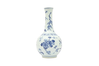 Lot 659 - A CHINESE BLUE AND WHITE 'BLOSSOMS' BOTTLE VASE.
