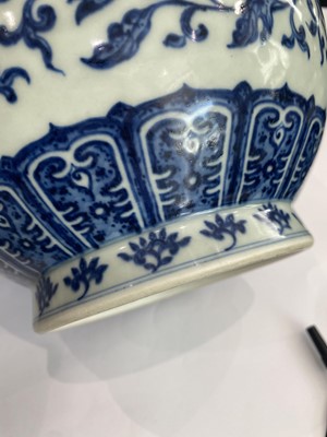 Lot 761 - A CHINESE BLUE AND WHITE AND UNDERGLAZE RED 'DRAGON' VASE.