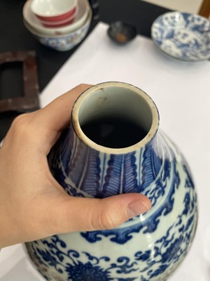 Lot 761 - A CHINESE BLUE AND WHITE AND UNDERGLAZE RED 'DRAGON' VASE.