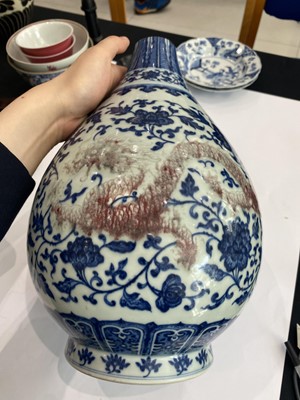 Lot 761 - A CHINESE BLUE AND WHITE AND UNDERGLAZE RED 'DRAGON' VASE.