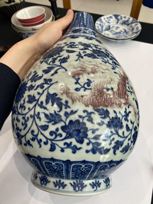 Lot 761 - A CHINESE BLUE AND WHITE AND UNDERGLAZE RED 'DRAGON' VASE.