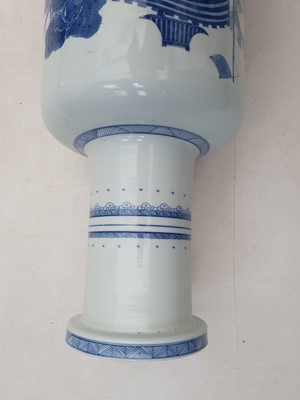 Lot 640 - A CHINESE BLUE AND WHITE ROULEAU VASE.