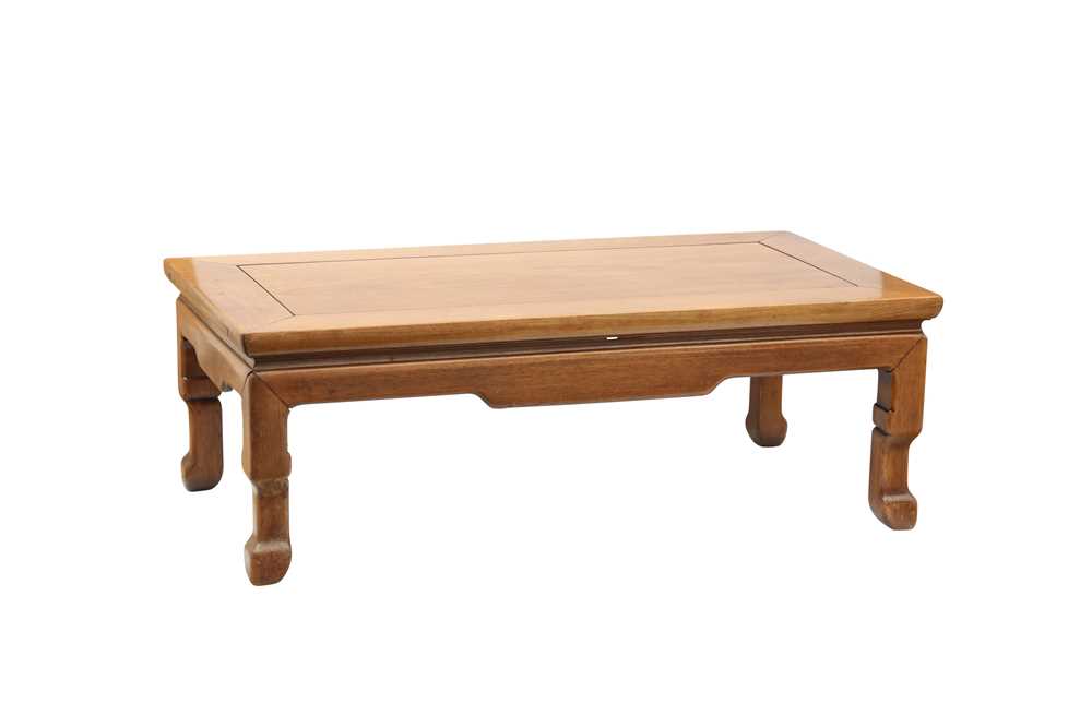 Lot 807 - A CHINESE WOOD LOW TABLE.