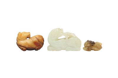 Lot 175 - A COLLECTION OF THREE CHINESE JADE ANIMALS.