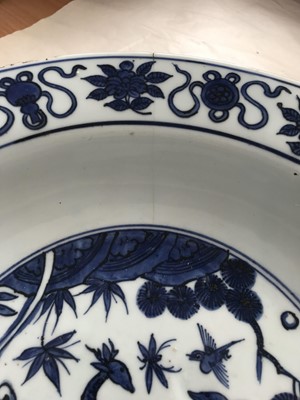 Lot 222 - A CHINESE BLUE AND WHITE 'DEER' DISH.