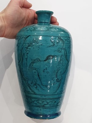 Lot 608 - A CHINESE TURQUOISE-GLAZED VASE, MEIPING.