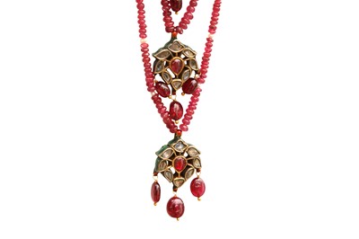 Lot 232 - A MULTI-STRANDED PEARL AND SPINEL BEADS NECKLACE WITH DIAMOND-SET FLORAL PENDANTS