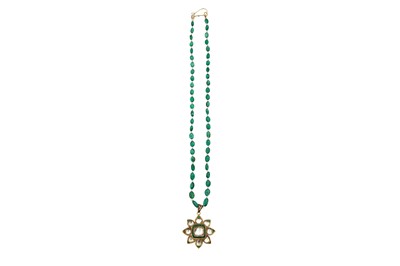 Lot 231 - A PEARL AND EMERALD BEADS NECKLACE WITH A POLKI DIAMOND-SET FLORAL PENDANT