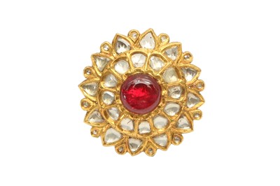 Lot 230 - A POLKI DIAMONDS AND SPINEL-ENCRUSTED GOLD RING