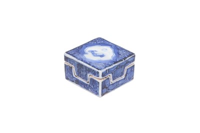 Lot 669 - A BLUE AND WHITE BOX AND COVER, POSSIBLY FOR THE JAPANESE MARKET.