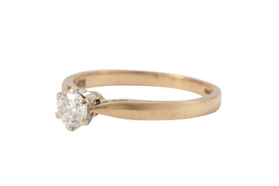 Lot 103 - A diamond single-stone ring