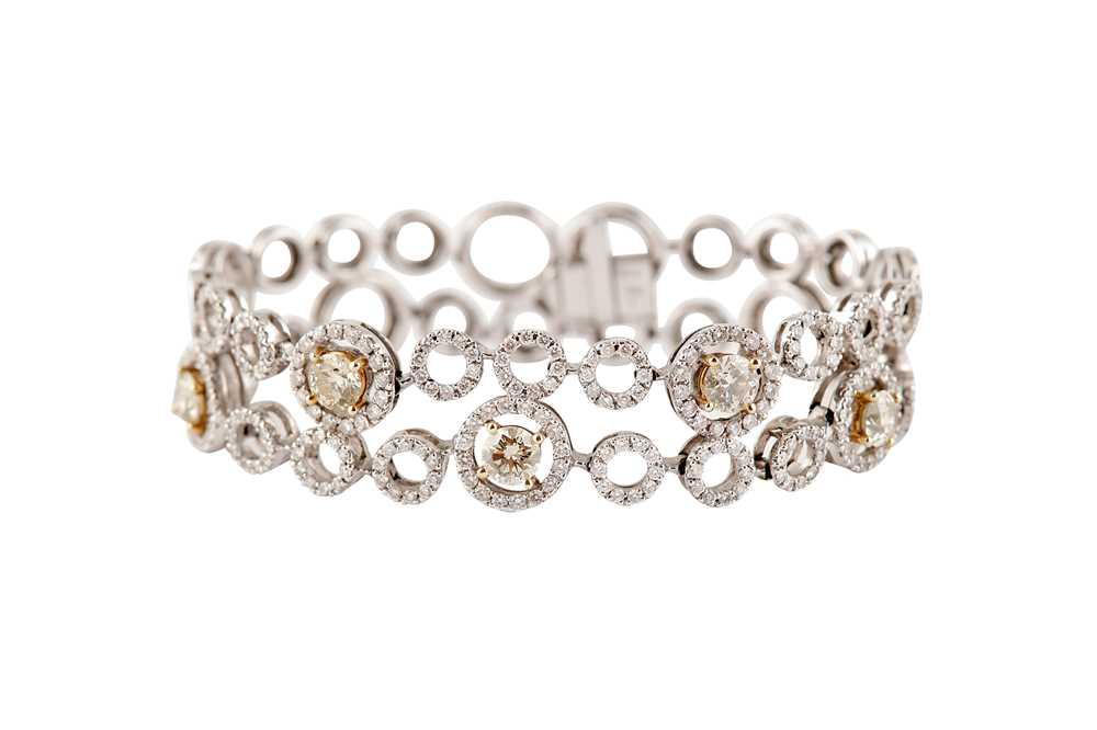 Lot 161 - A diamond bracelet