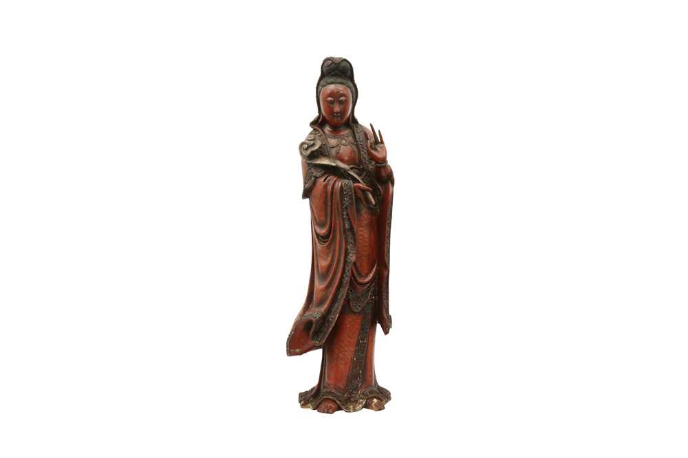 Lot 525 - A CHINESE GILT-DECORATED LACQUERED WOOD FIGURE OF GUANYIN.