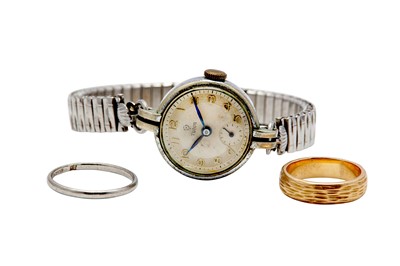 Lot 20 - A LADY'S WRISTWATCH TOGETHER WITH TWO BANDS