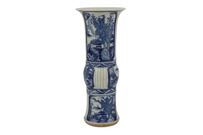 Lot 464 - A CHINESE BLUE AND WHITE VASE, 20TH CENTURY