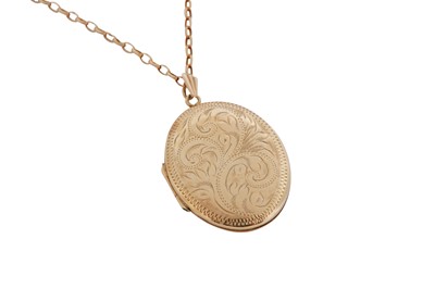 Lot 1 - AN ENGRAVED GOLD LOCKET NECKLACE