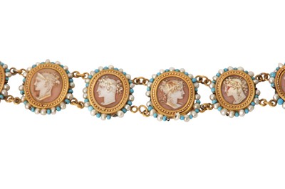 Lot 24 - A Victorian cameo bracelet, late 19th century