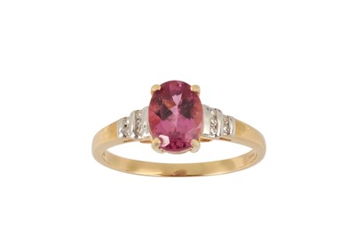 Lot 101 - A pink tourmaline ring