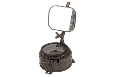 Lot 354 - A BRITISH WWII INVERTED AVIATION COMPASS
