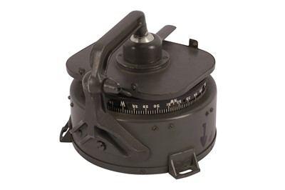 Lot 354 - A BRITISH WWII INVERTED AVIATION COMPASS