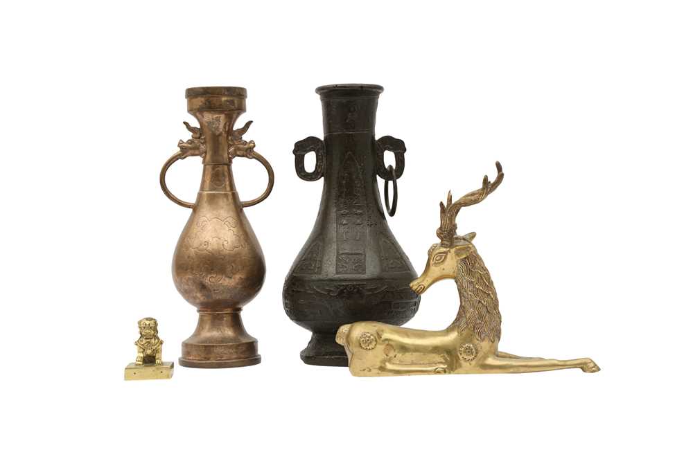 Lot 664 - A SMALL GROUP OF CHINESE BRONZE ITEMS.