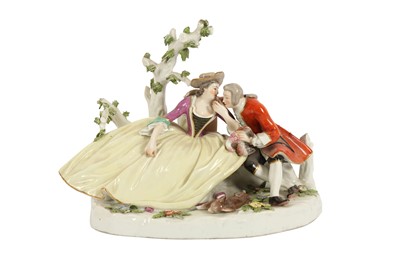 Lot 240 - A SITZENDORF PORCELAIN FIGURE GROUP OF A COURTING COUPLE, LATE 19TH/20TH CENTURY