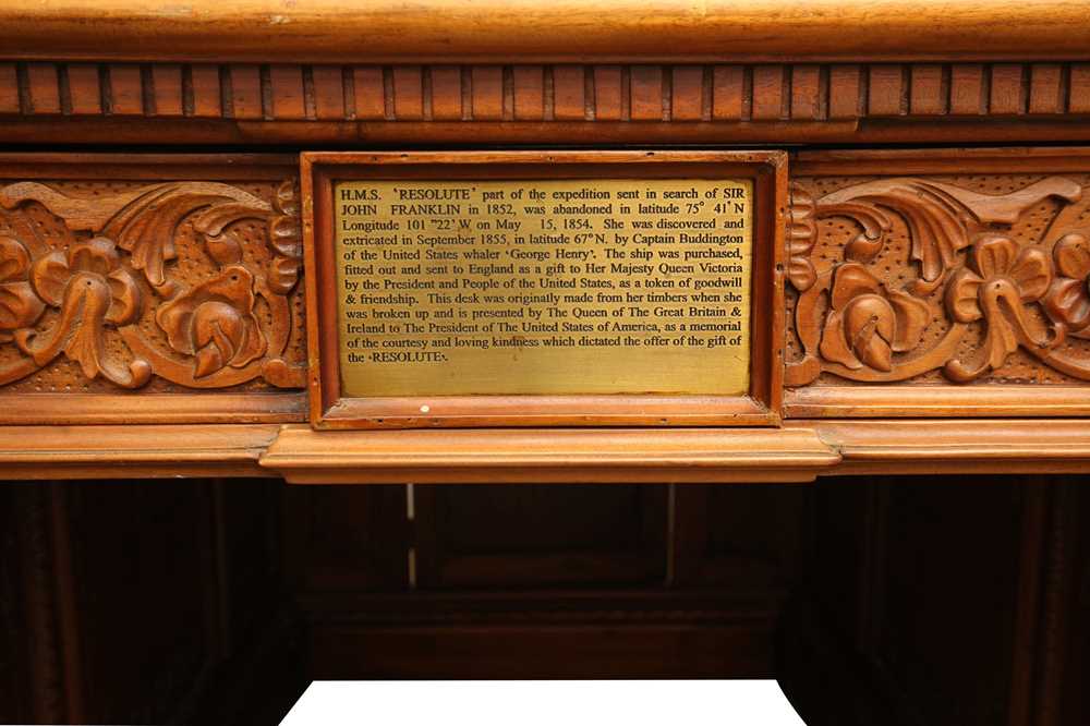 Lot 61 A REPLICA OF 'THE RESOLUTE DESK'