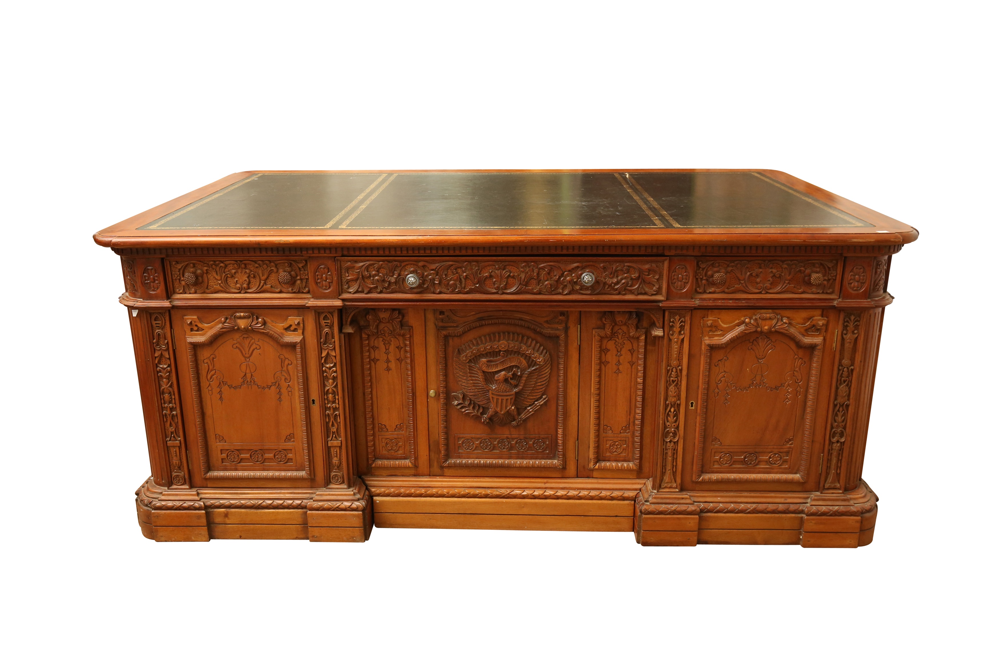Lot 61 A REPLICA OF 'THE RESOLUTE DESK'