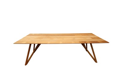 Lot 395 - A CONTEMPORARY KARE DESIGNS OAK DINING TABLE