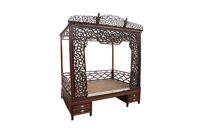 Lot 405 - A LARGE CHINESE ROSEWOOD AND MIXED WOOD FOUR POST CANOPY BED, JIAZICHUANG.