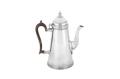 Lot 512 - A Victorian sterling silver coffee pot, London 1893 by Goldsmiths and Silversmiths