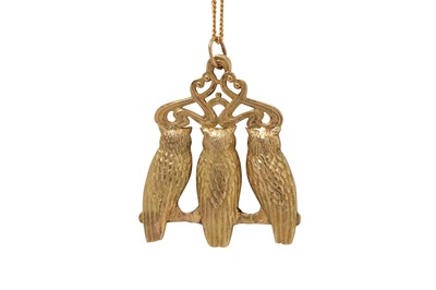 Lot 89 - An owl pendant necklace
