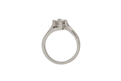 Lot 65 - A diamond single-stone ring