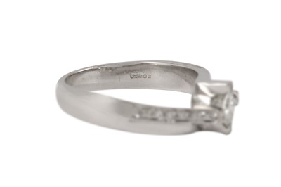 Lot 65 - A diamond single-stone ring