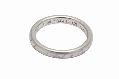 Lot 39 - A WEDDING BAND BY VAN CLEEF & ARPELS