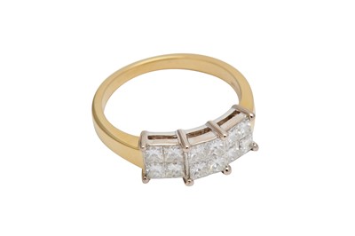 Lot 4 - A GOLD AND DIAMOND RING