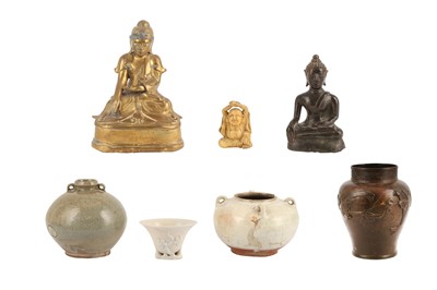 Lot 454 - A COLLECTION OF ASSORTED ASIAN CERAMICS AND METALWARE, 19TH CENTURY AND LATER