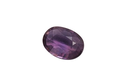 Lot 188 - A purple sapphire ring